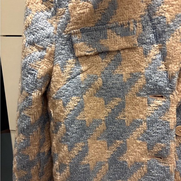 Express Women's Blue and Cream Textured Blazer - Picture 6 of 7